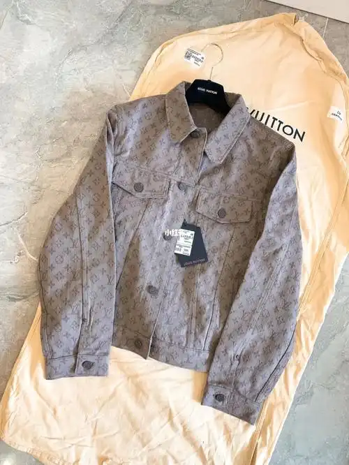 lv2021秋冬新款老花牛仔外套