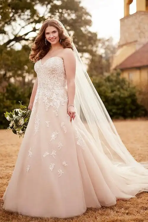 胖女生也能成为最美新娘:大码婚纱!