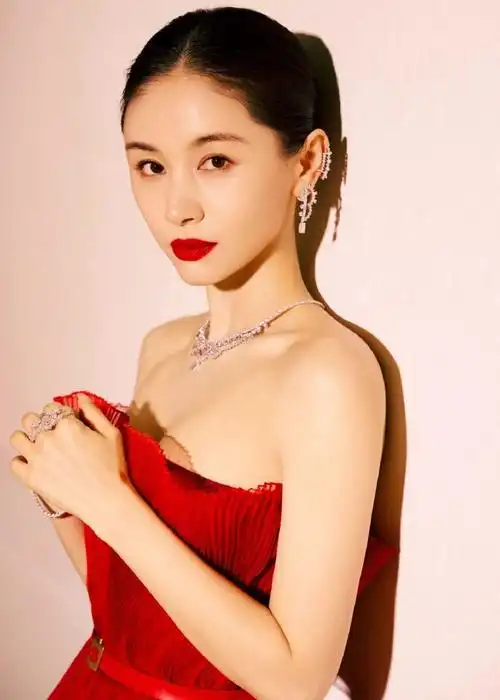 #王子文水光肌##王子文好明艳的美#