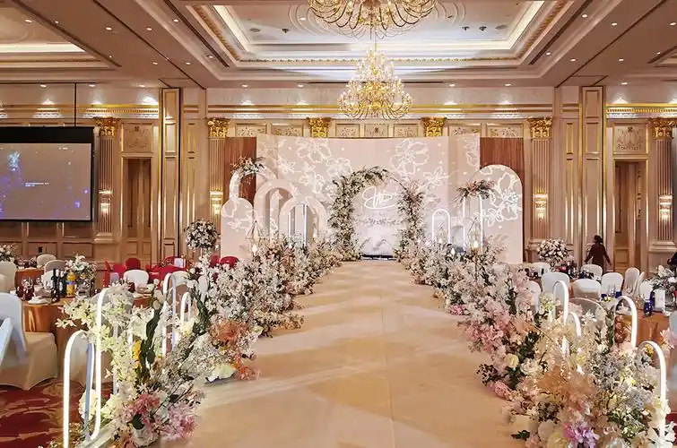 【虹桥西郊庄园丽笙大酒店_宴会厅婚庆布置】(图)_婚宴布置,婚礼场地