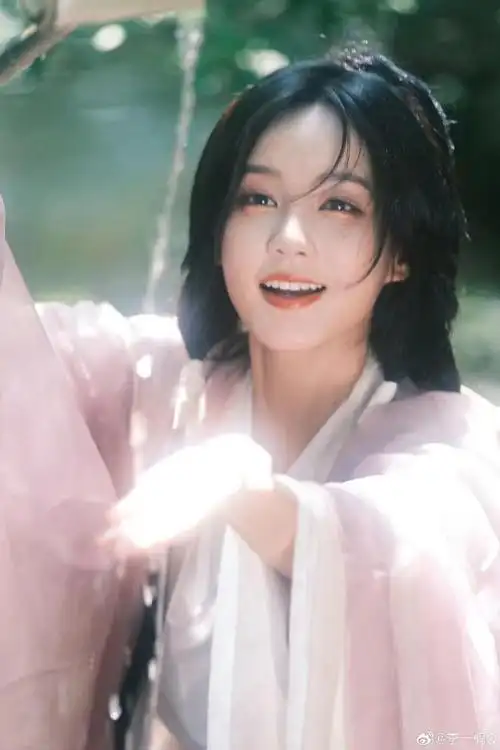 李一桐身着魏晋汉服清冷又高级,网友:古风女主有了脸|曾舜晞|半妖倾城