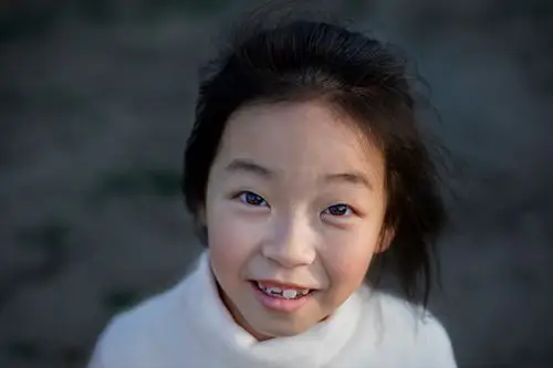 抓拍一组欢快的小孩最后一张小女孩表情很傲娇哈