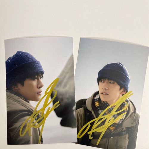 易烊千玺亲笔签名照活动现场亲签保真粉丝应援周边收藏礼物必备
