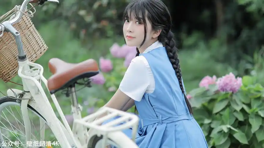 马尾辫白皙动人蓝色系小仙女壁纸