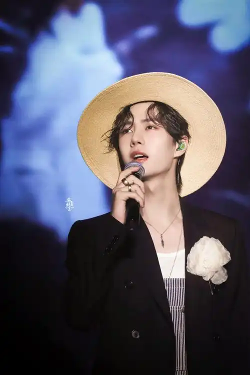 王一博74路飞装高难度运动