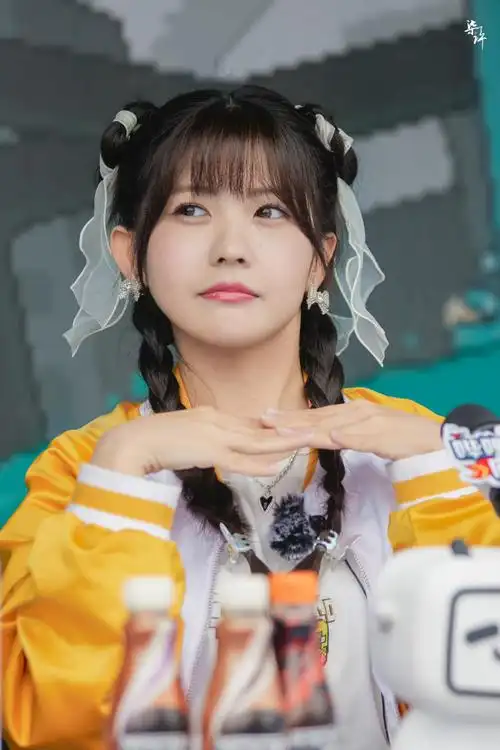 赖美云超话7815#赖美云向前冲收官直播##益起向前冲#赖美云 小七