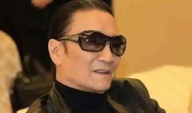 看到照片后,网友:10个谢霆锋也没他帅|男神|记者|娱乐圈|摇滚乐|电影