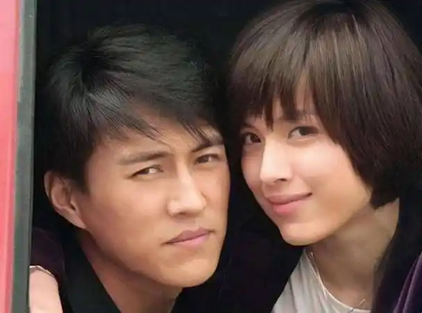 44岁靳东老婆,原来是不少人熟悉的她,如今生活让人十分羡慕_江山_李佳