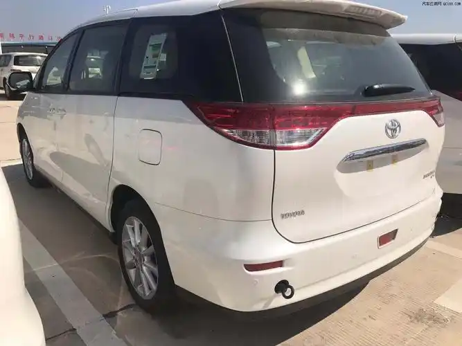 丰田商务_丰田塞纳商务车