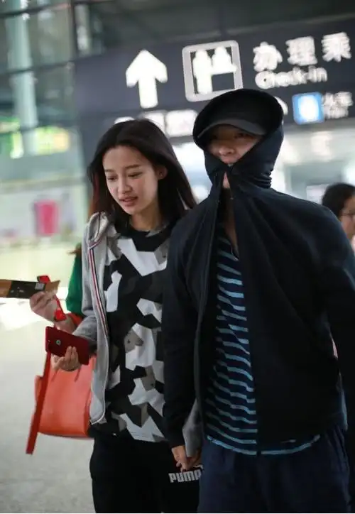 孙怡和老公同框好恩爱运动装休闲又随性看着好似普通夫妻