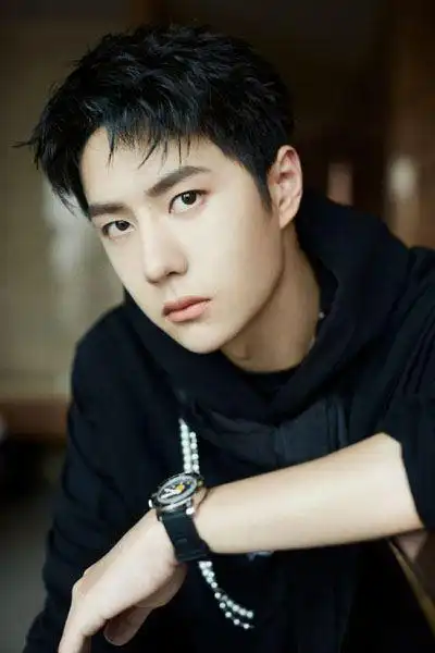 酷盖王一博运动风卫衣酷帅写真