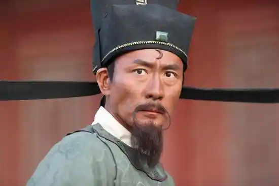 "石敢当"变"包青天"亮相开封府 遭粉丝围堵