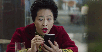 妈妈,从一开始就是哭丧着脸,全剧下来永远都是一个表情对着自己的女儿