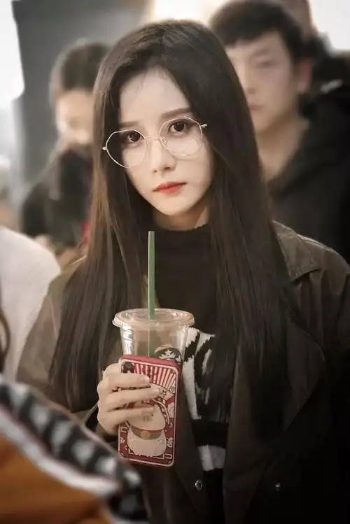 既可爱迷人,也霸气外放,热血小太阳段艺璇生日快乐!