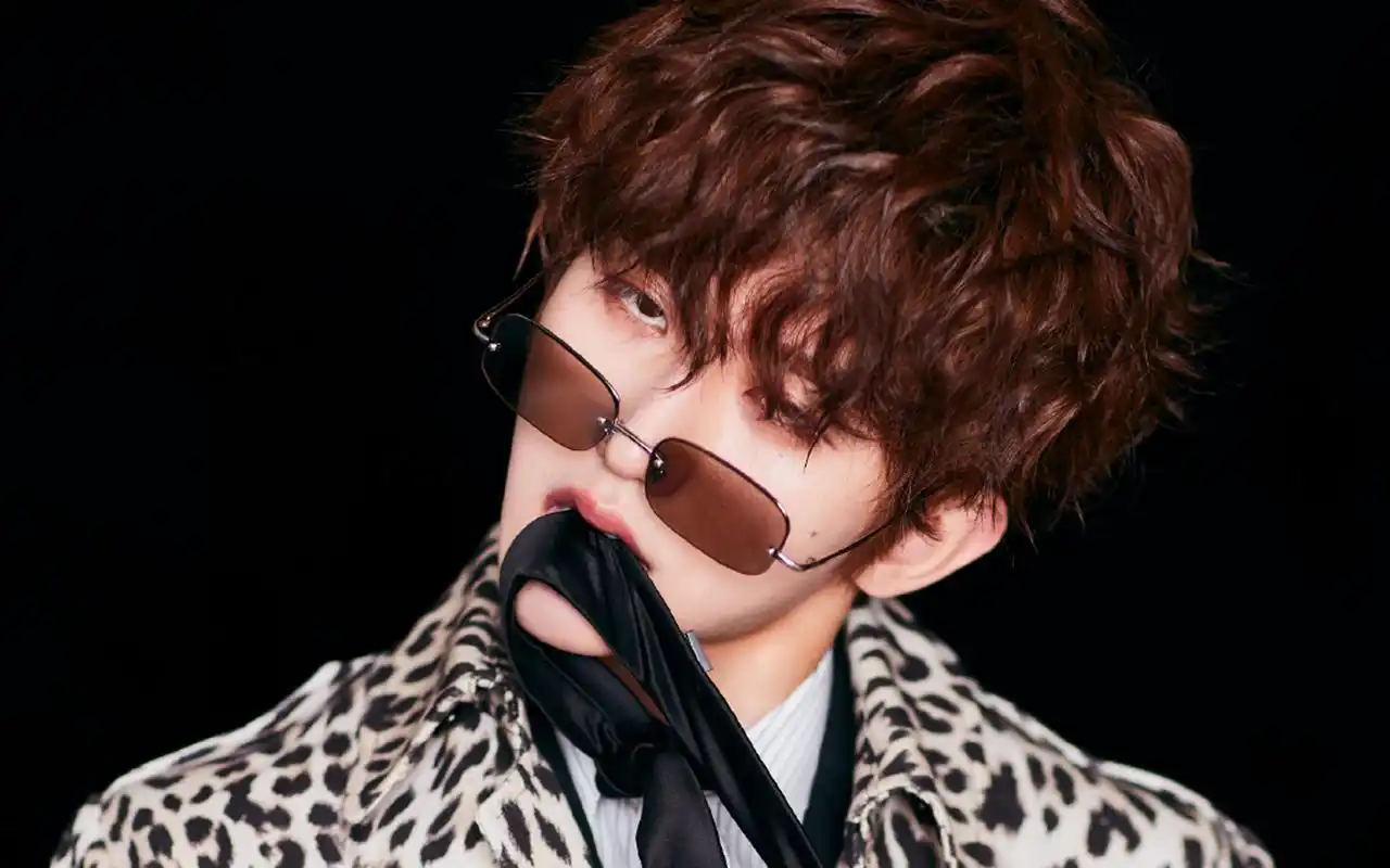 最新蔡徐坤超酷壁纸_超有魅力的蔡徐坤