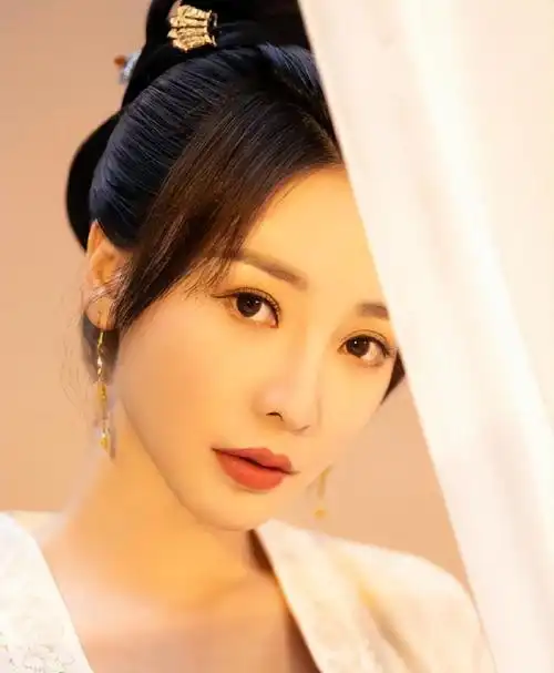 柳岩个人资料简介,柳岩介绍