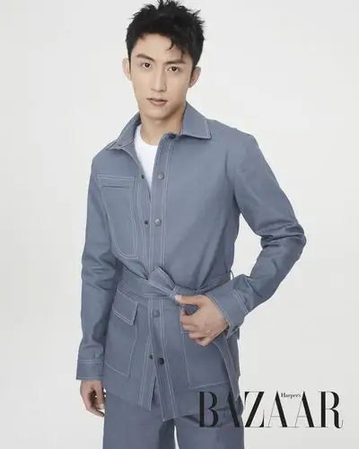 黄景瑜封面大片出炉 尽展独特时尚魅力