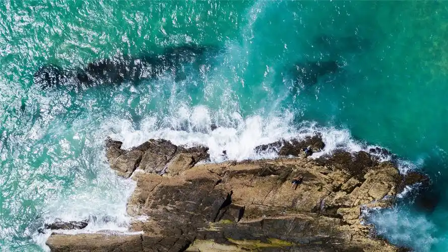 唯美沙滩海浪高清桌面壁纸