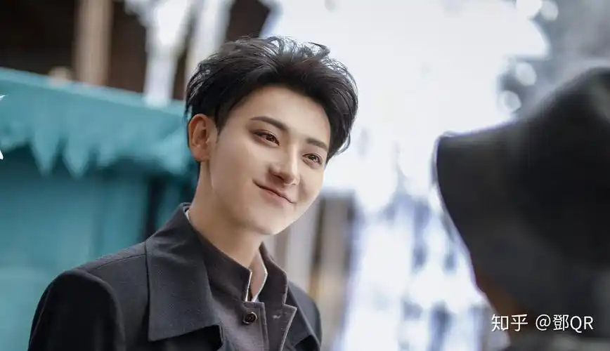 打扰一下,哪个大佬有黄子韬笑起来的照片,跪求…!