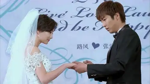 爱的阶梯:路风如愿娶了乐美,不料交换戒指时,路风竟手抖