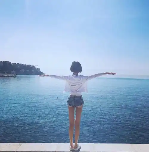 "气质型"短发女星:百变的造型,性感而又可爱