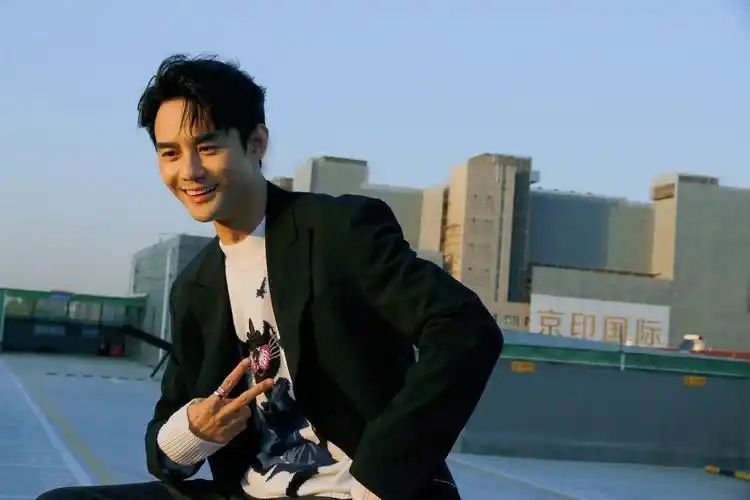 王凯行者先行时尚先生2021年11月刊