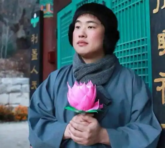 乱中有uu看看少年李小龙吗真的好像金正峰那张经典表情包