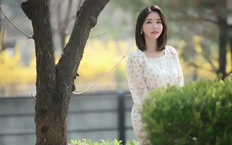 230330 赛车模特 林率雅 樱花树下的樱花 直拍