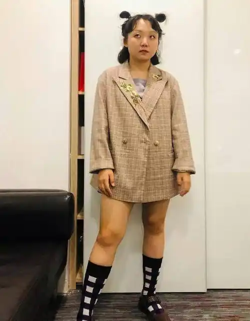 时尚与身材,长相无关,看这个女生就知道了,155照样美得很高级_连衣裙