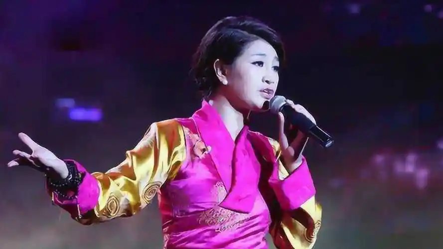 降央卓玛一首呼伦贝尔大草原瞬间打动你的耳朵让人陶醉