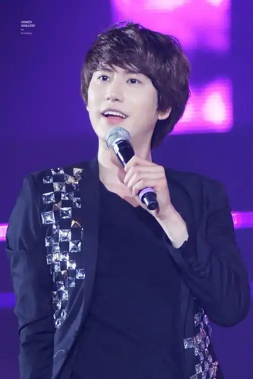 曺圭贤超话#0527圭贤出道十七周年#葵姐在韩国时间05:27发了新的贺图