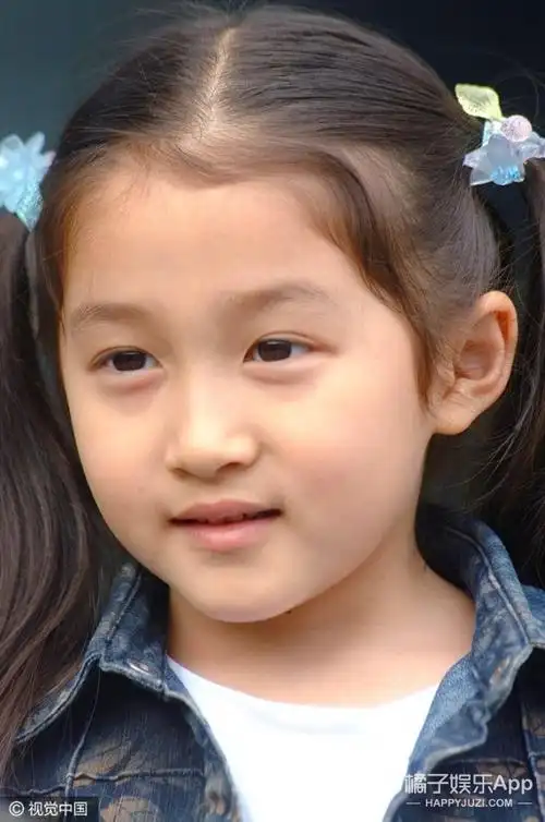 这可爱的微笑,小编我是被萌到了,嘿哈~关晓彤,1997年9月17日出生于