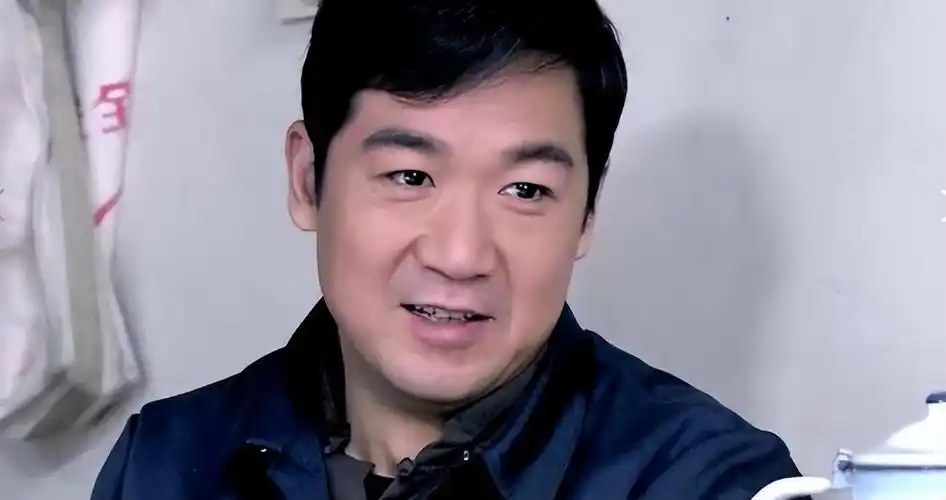 回顾张国立罗秀春离婚35年他再婚有烦恼她至今单身牵挂儿子