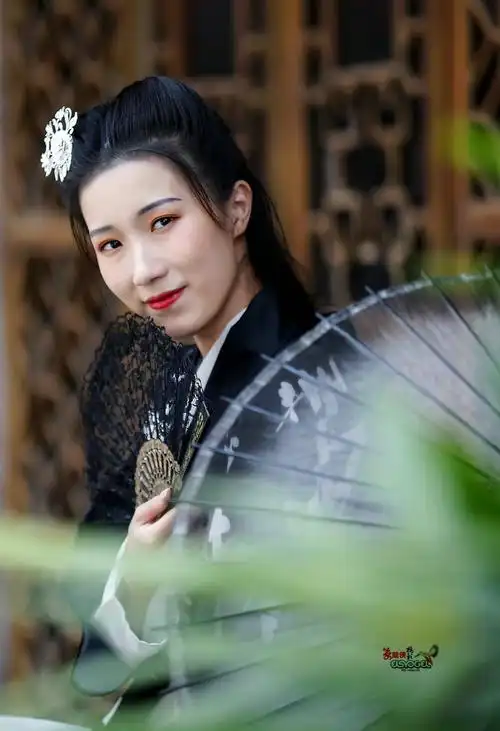 【古装黑衣女子】---小常