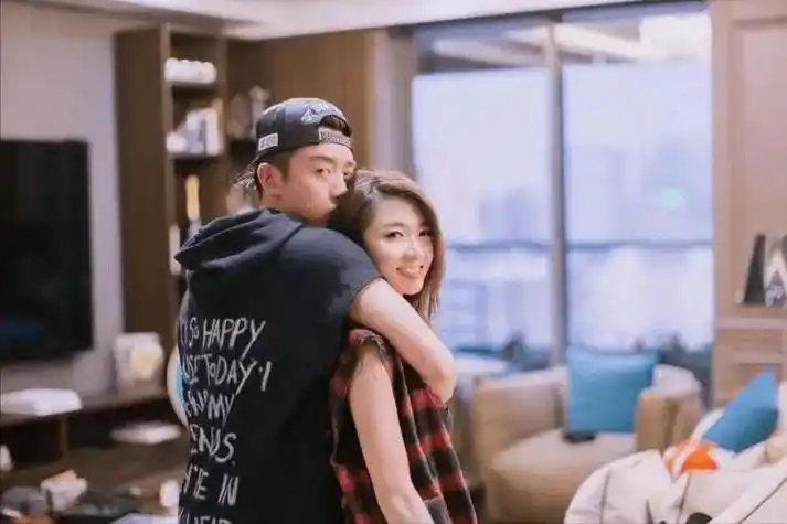 曝苗苗臀围开刀生三胎,时间线曝光,更多细节令人寒心_郑恺_时候_网友