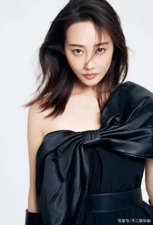 《庆余年》中饰演司理理的李纯是一个花容月貌的女子