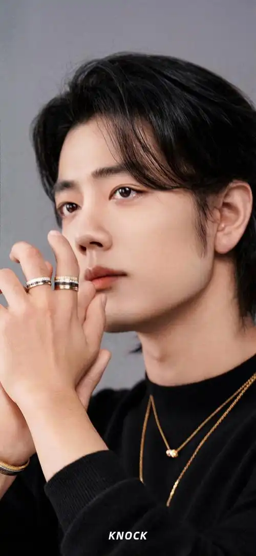 肖战狼尾侧颜#肖战这个发型真绝了,又帅又有气场,巨星风范!