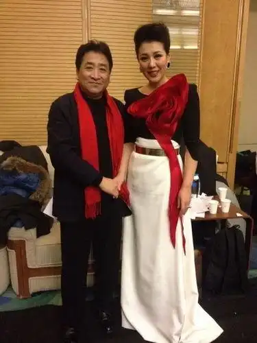 王喆出席"百花迎春"春节大联欢