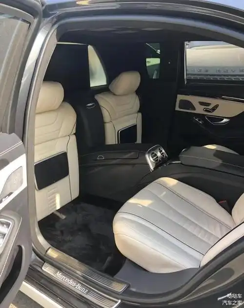 迈巴赫s680的奢华体验,还是s800加长版的尊贵气度,都代表了奔驰品牌的