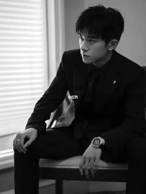 易烊千玺绝美照片!_易烊千玺_易烊千玺_娱乐_明星