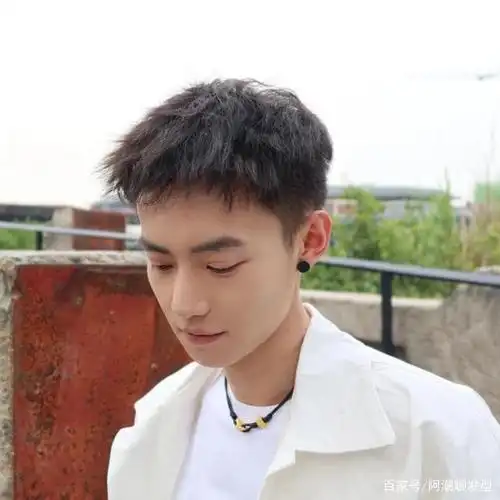 还在嫌弃"两边铲"短发?试试这3款,剪完颜值都不会太低!