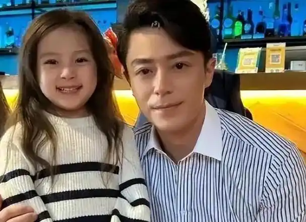 霍建华一家三口日本度假,温馨画面惹人羡