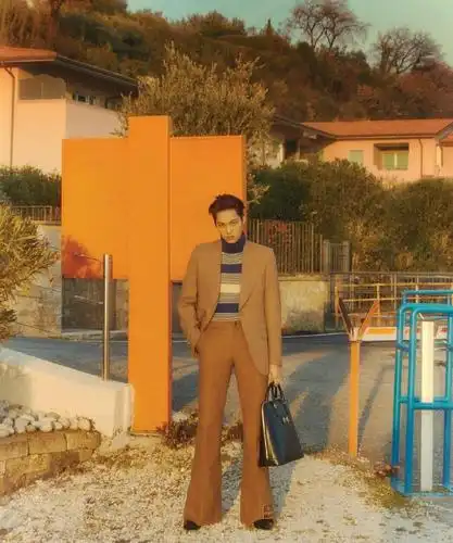 182cm金钟仁大片来袭穿gucci大衣演绎复古风情却意外撞衫肖战