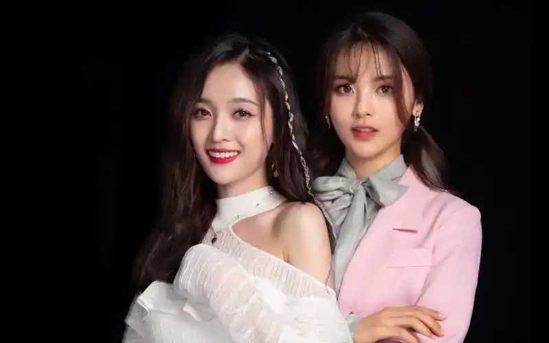 杨超越x吴宣仪超越踏着魔鬼步伐和宣妈友爱互动