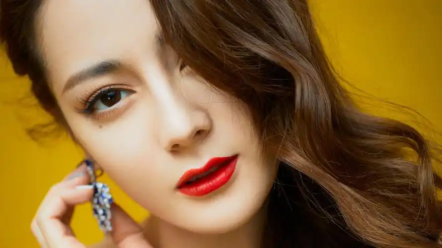 电脑壁纸 明星 大陆明星 迪丽热巴头条盛典红毯造型