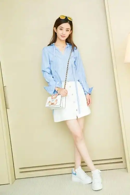 赵丽颖参加综艺,墨绿短裙满满少女感,时尚穿搭显气质|裙子|高腰|吊带