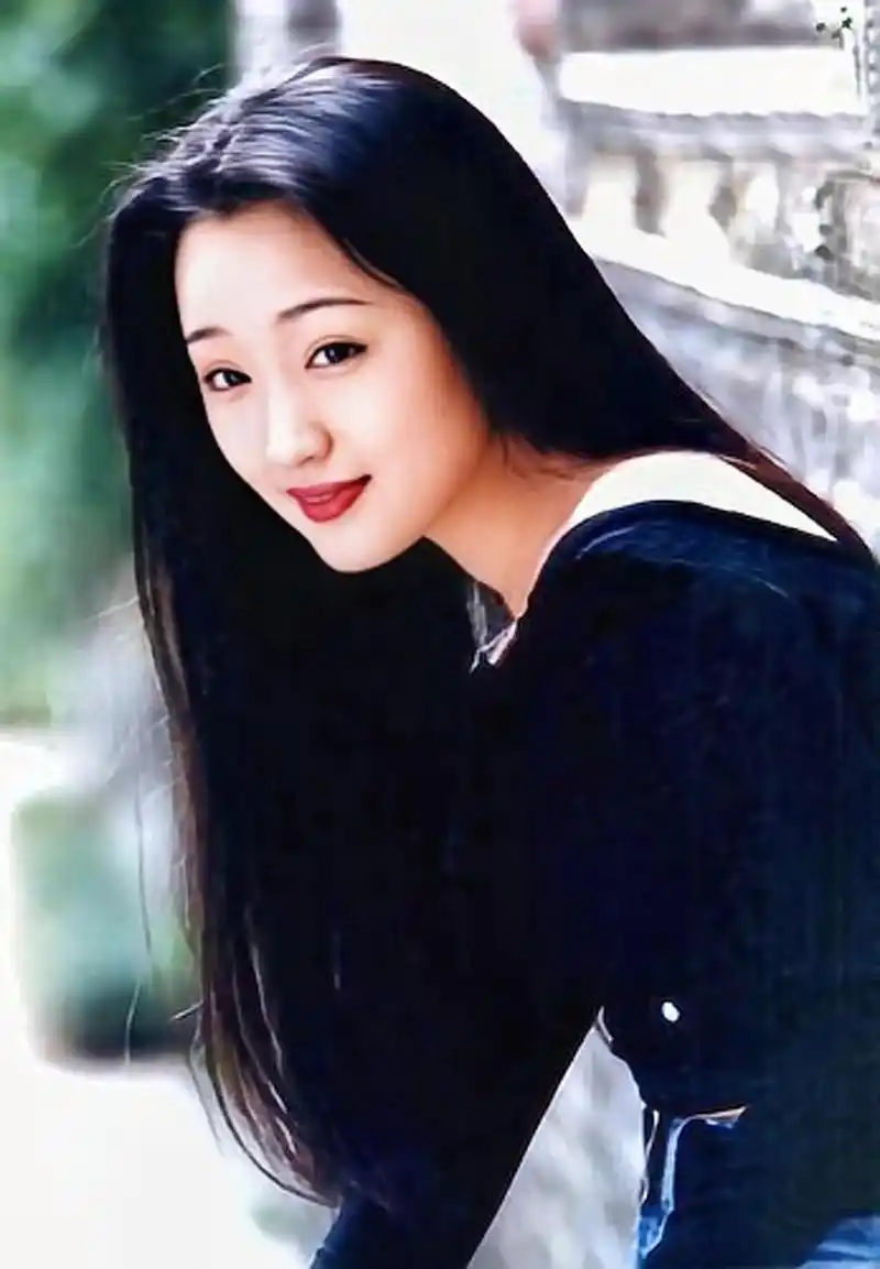 一组杨钰莹青春时照片,歌甜人美,这样的天然美女已经不会再有了