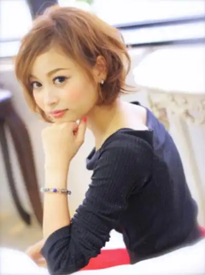 女生烫发发型短发2