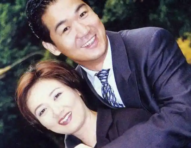 分手结发妻,与袁立搞暧昧,二婚邓婕终身不生,张国立的潇洒人生_感情