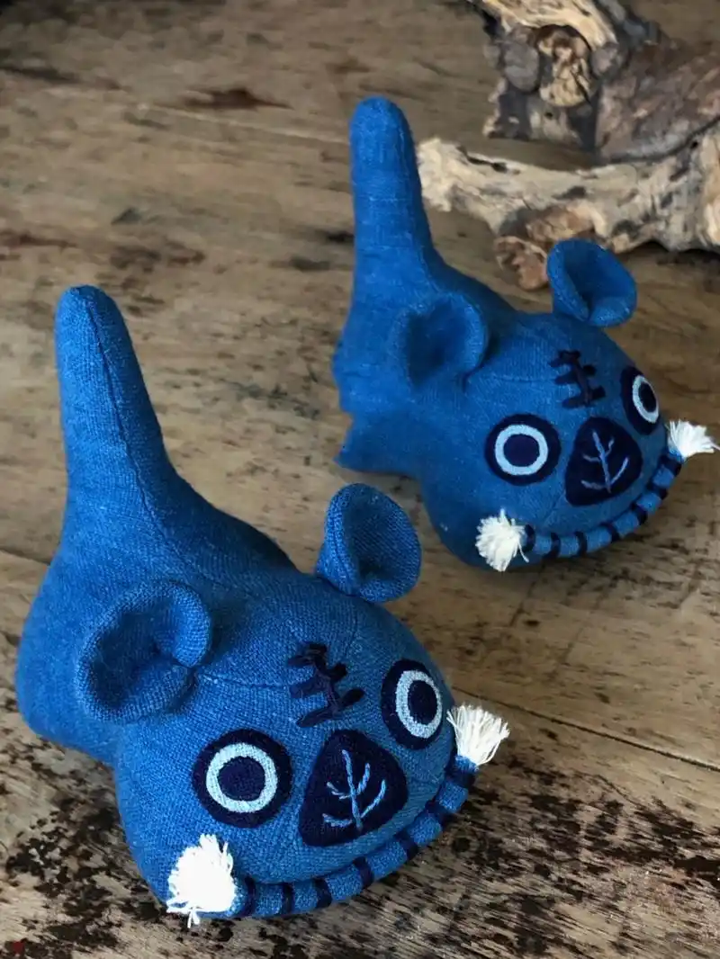 再缝布老虎91(附图纸) 一对布老虎 送友人～ 图纸很简单,五官细节凭